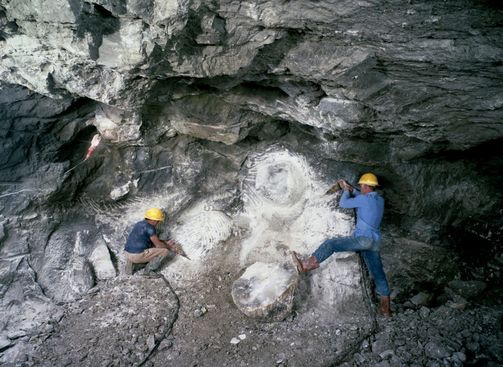 estrazione alabasto in cava sotterranea